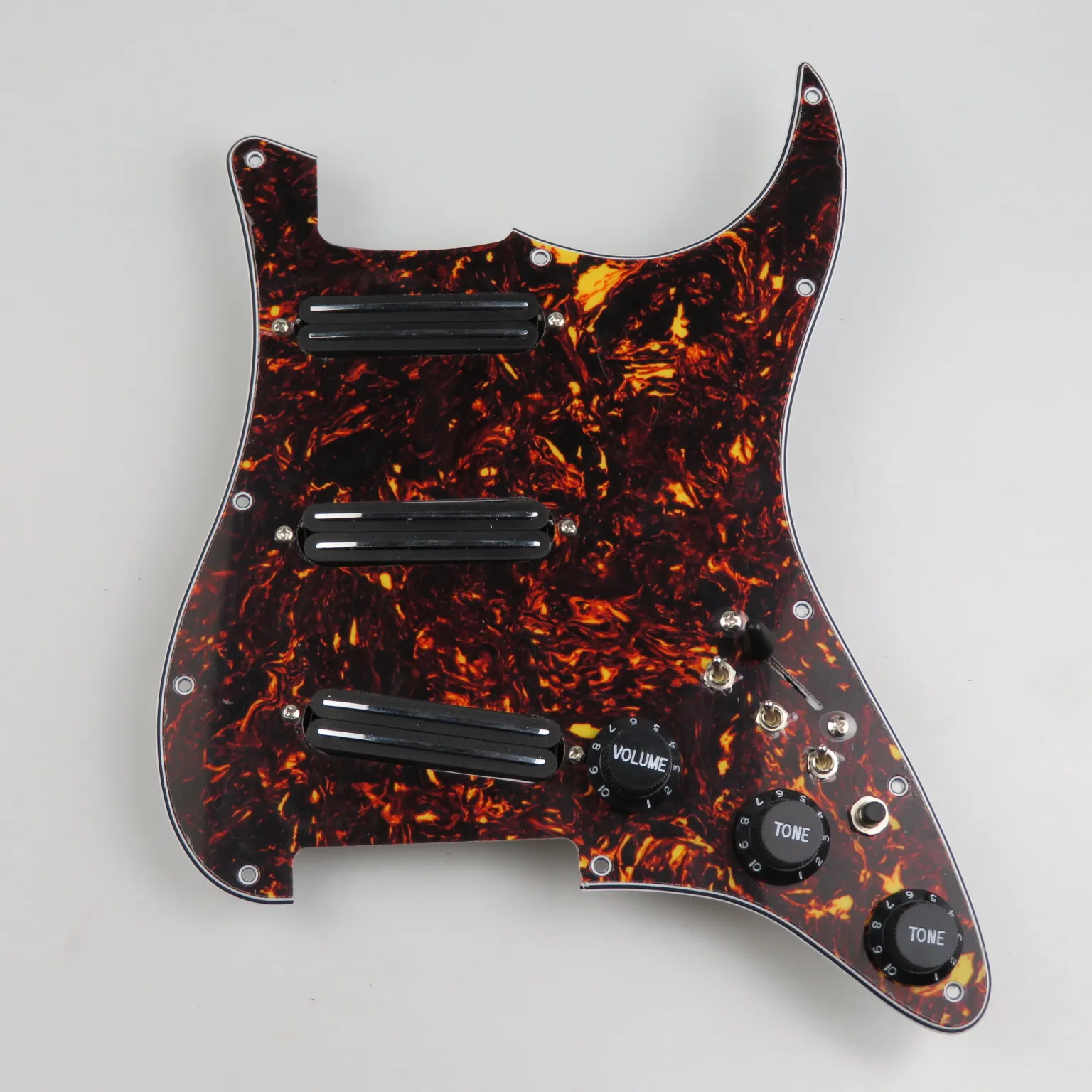 SSS Loaded Prewired Pickguard Vintage Tortoise Shell 4Ply Scratch Plate Black Double Rail Single Coil Pickups 1V2T