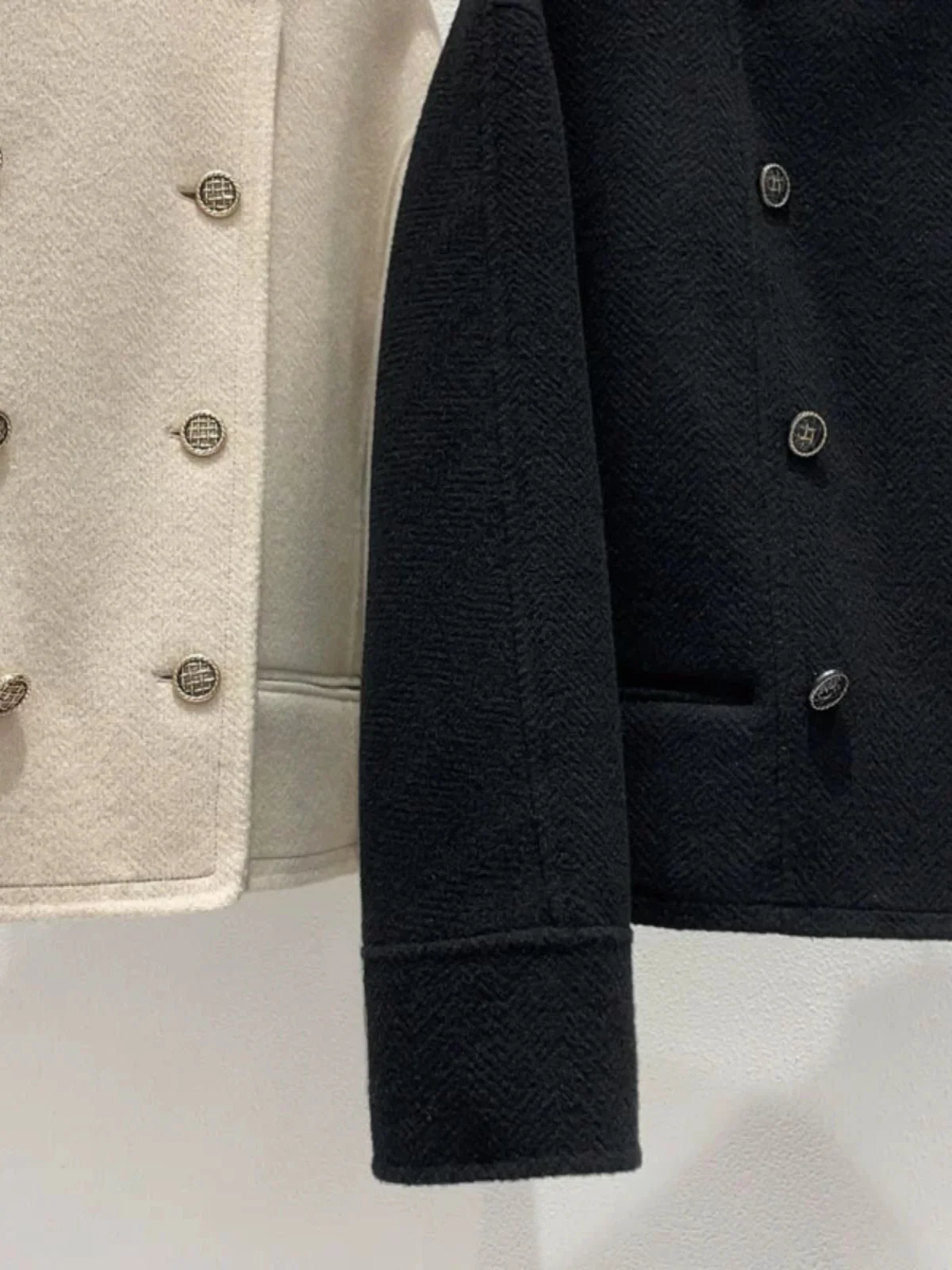 

Nuo Xiaola Authentic Winter 2024 Double-breasted round Ne Coat in Two Colors Korean Sle Wool Blend Long Sve Commute Wear