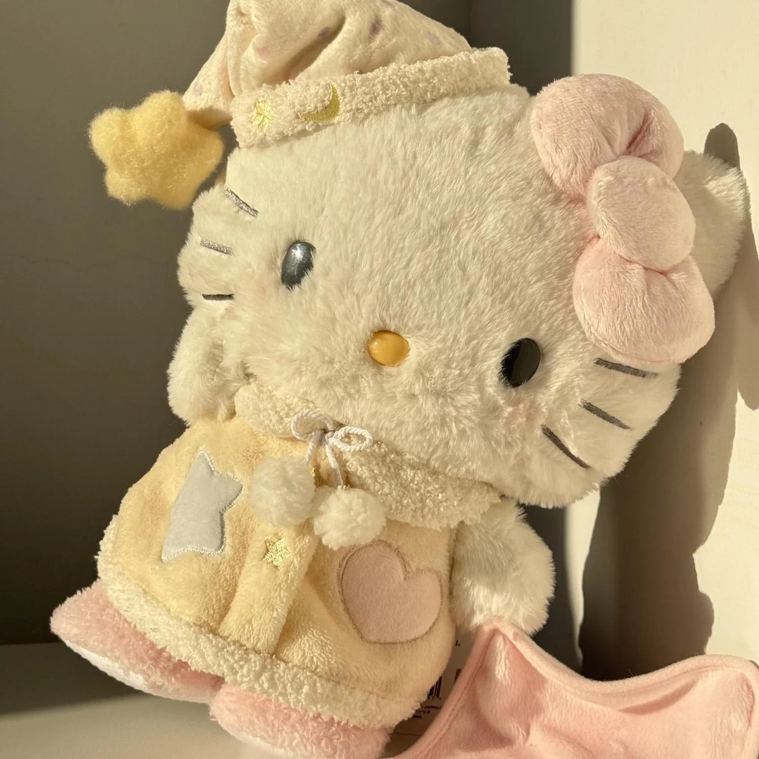 

Плюшевая игрушка Hello Kitty в ночном платье, мягкая кукла с шапочкой-звездочкой, компаньон для сна, украшение для дома и дивана, подушка, плюшевая кукла, подарок