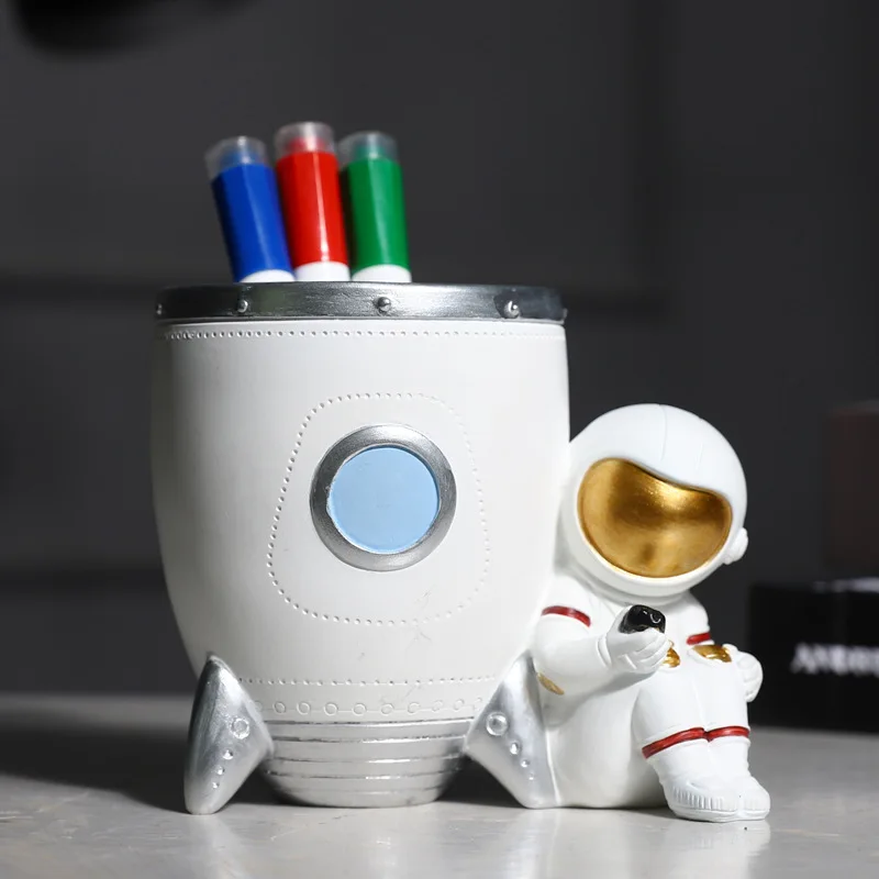 

Children's Creative Astronaut Penholder - Office Desktop Penholder Storage Box - Resin Crafts Penholder Astronaut