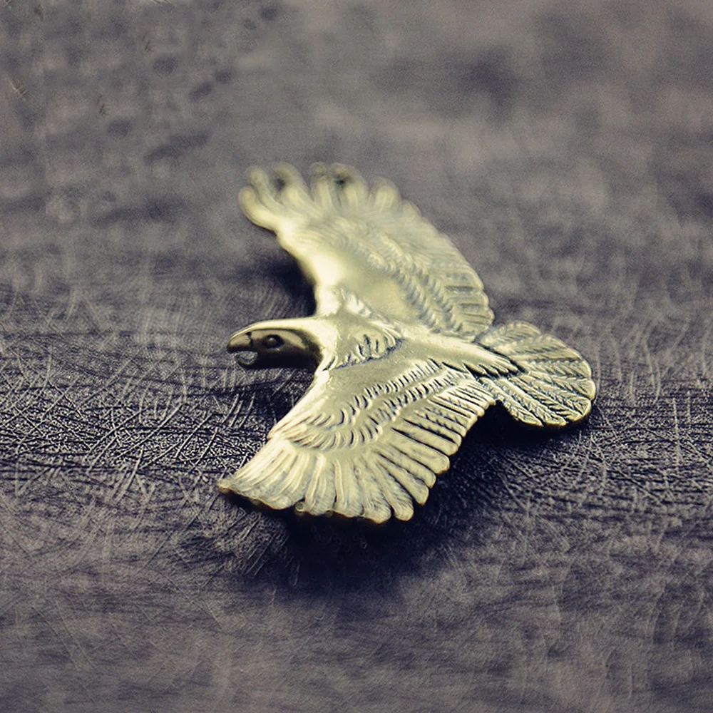 Brass Soaring Eagle Statue Craft Ornament Key Wallet Vintage Hanging Accessories Desktop Home Decoration