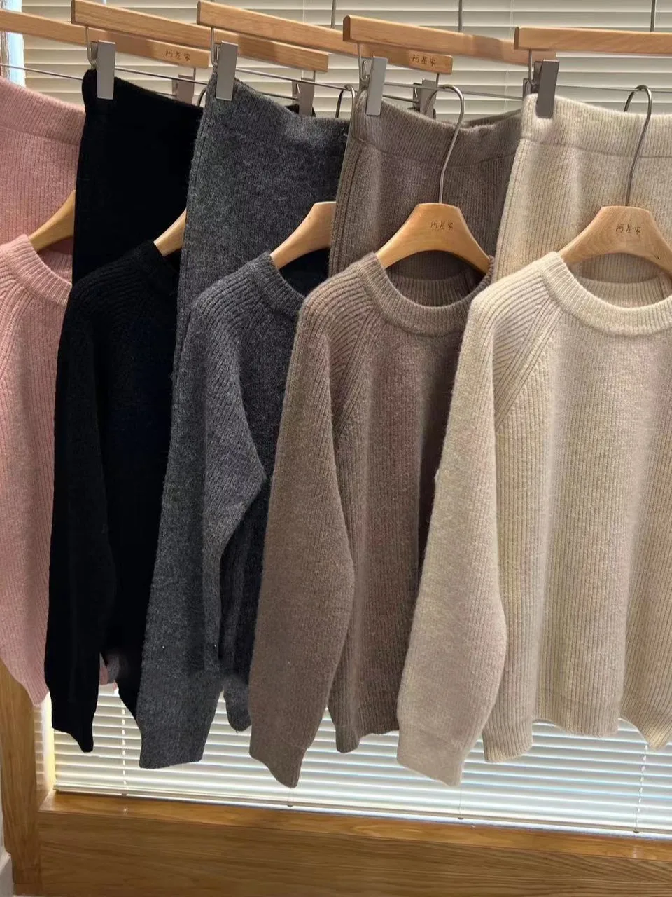 Faionable ey Set Sweet Cool Sistema di sale in due pezzi ort plus Size Maglione e gonna da donna Ensemble Inverno 2025