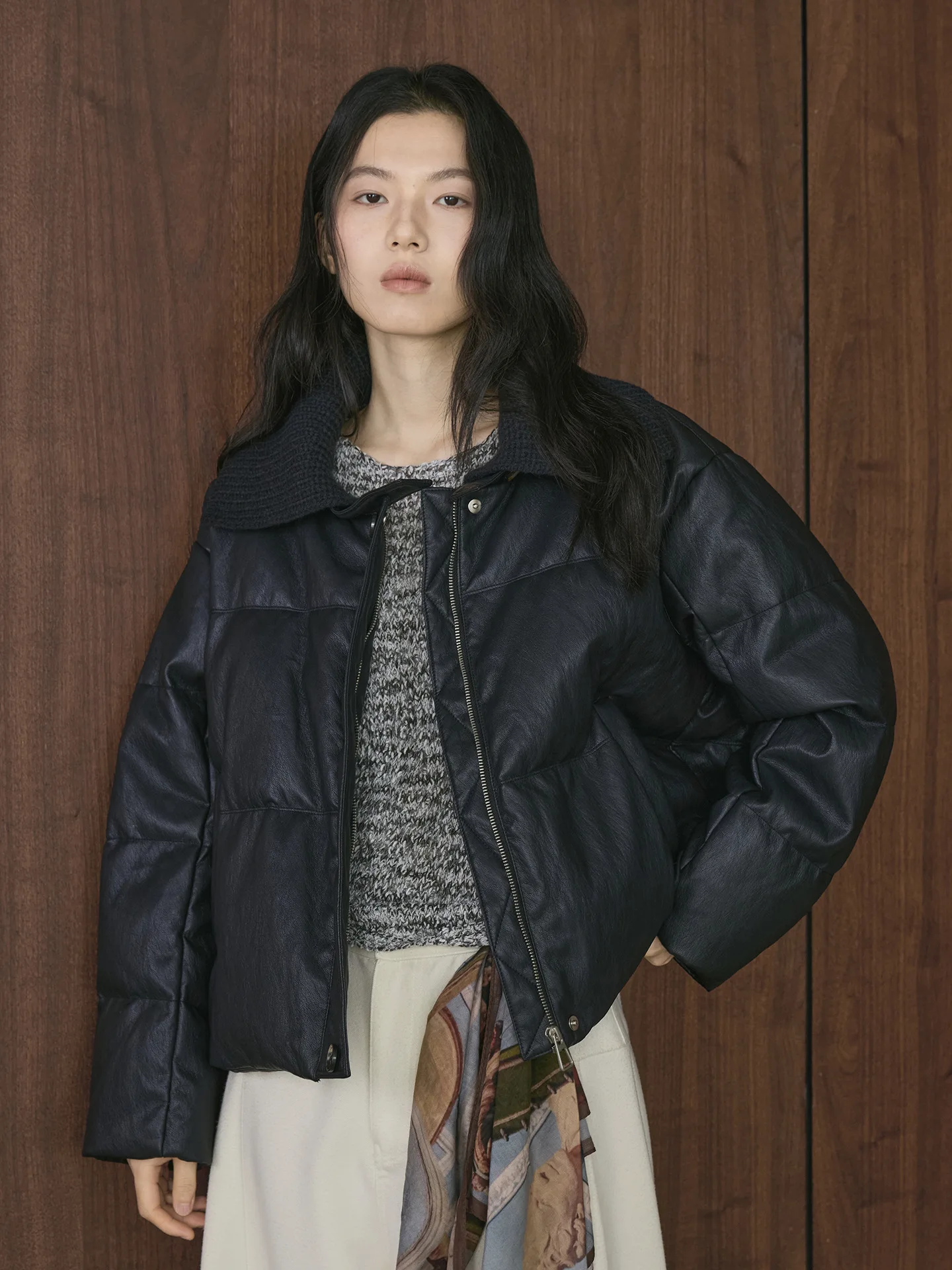 Winter neue koreanische Art modische Revers Spleißen PU-Leder weiße Entendaunen Daunenjacke, bequeme und warme Jacke für Frauen