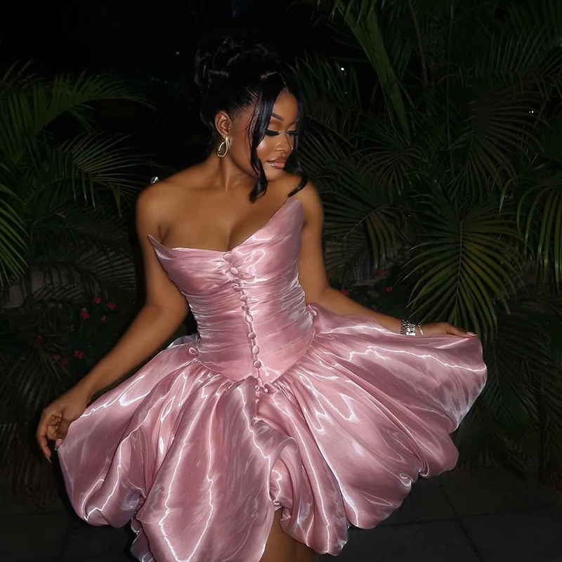 Sukienki wieczorowe i na studniówkę Thinyfull, krótkie, w kształcie litery A, z dekoltem w serduszko, błyszczące, bez rękawów, na imprezę, koktajl, studniówkę, szyte na miarę.