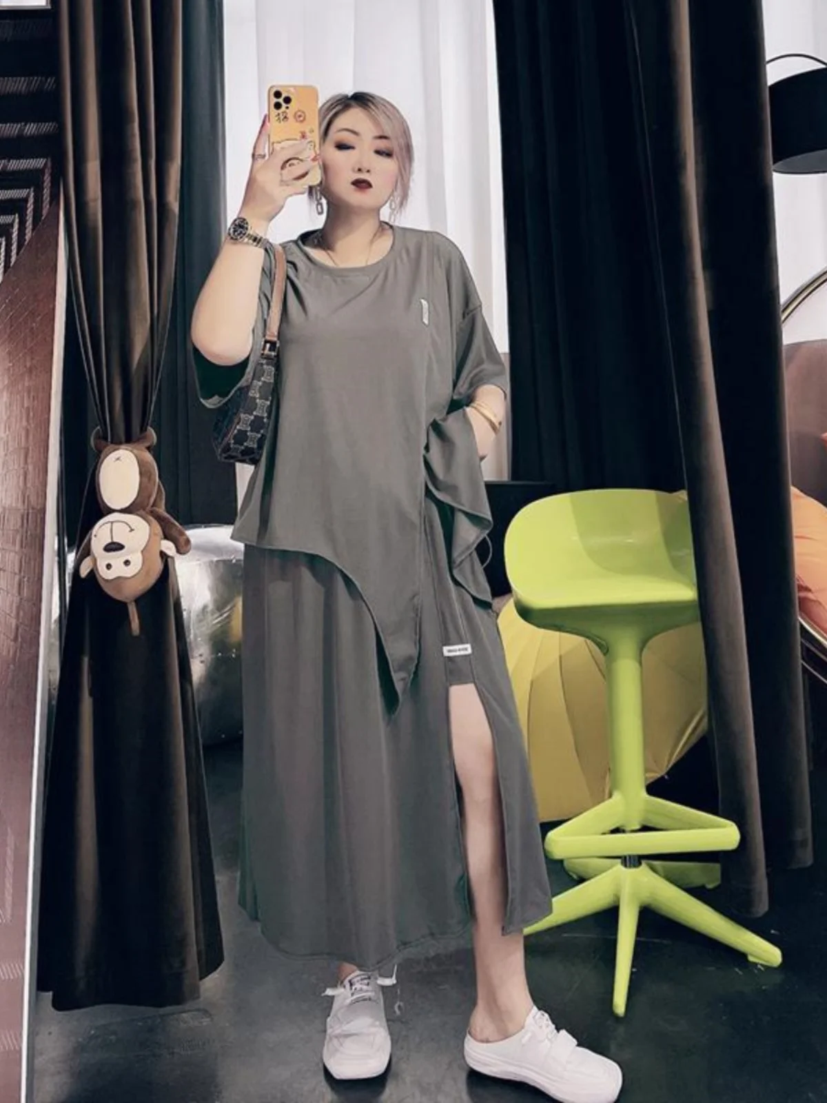 

Женский летний повседневный комплект больших размеров: асимметричная футболка и юбка миди с высокой талией, свободный крой, топ с коротким рукавом и круглым вырезом