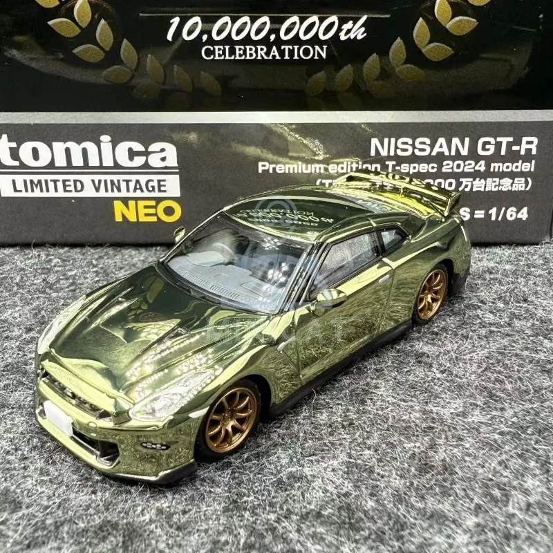 In stock: 1:64 GT-R T-SPEC 24th year gold-plated alloy high end simulation car model creative decorative item, festival gift