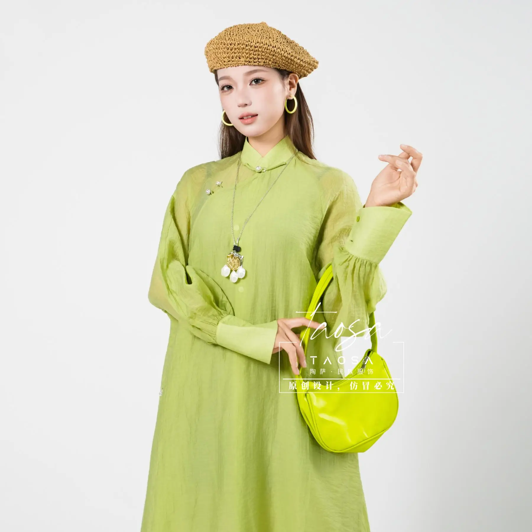 軽量で透け感のある長袖ドレス · フレンチ風のエレガンス