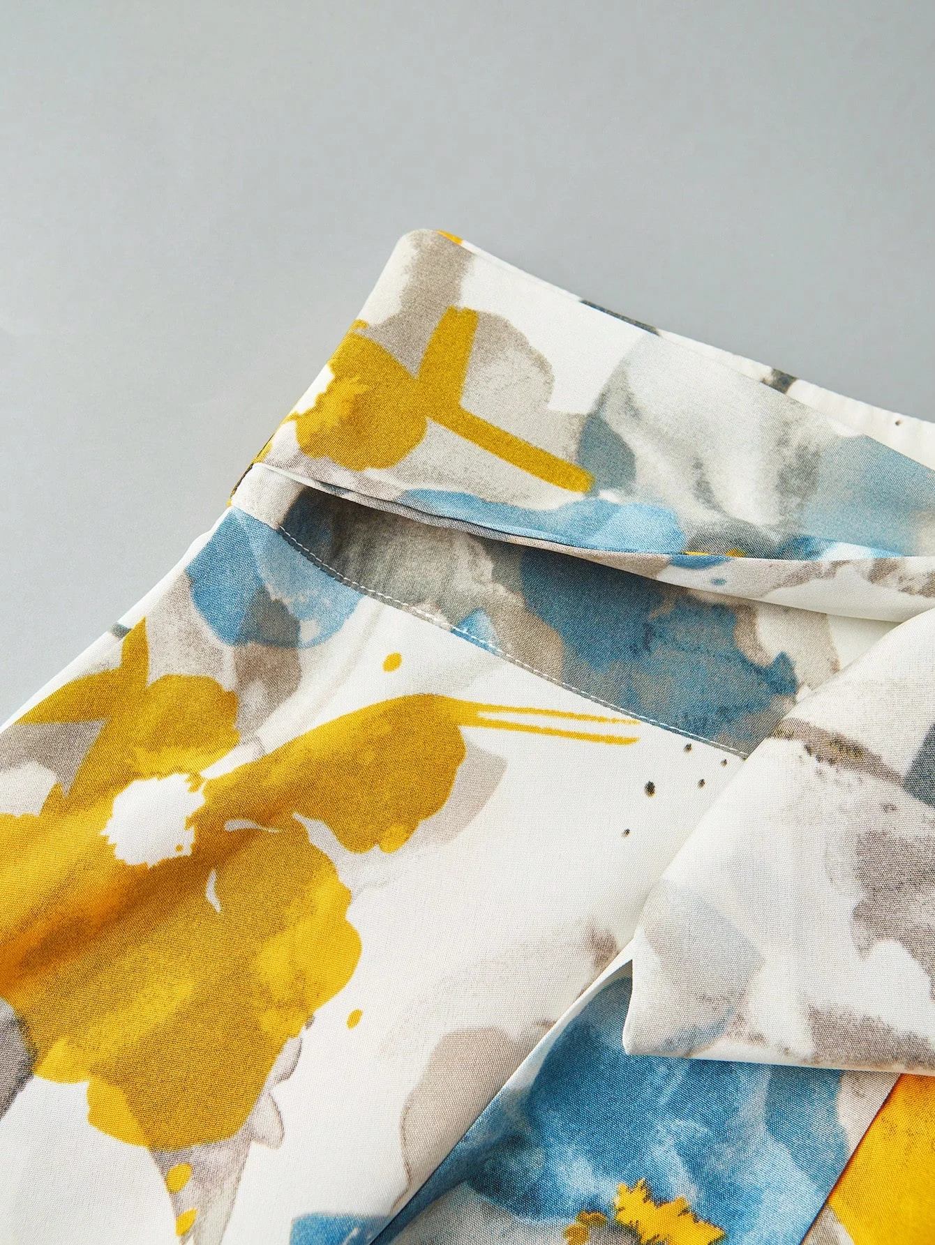 Las medias faldas florales grandes de primavera y verano para mujer con LACES son versátiles e informales.