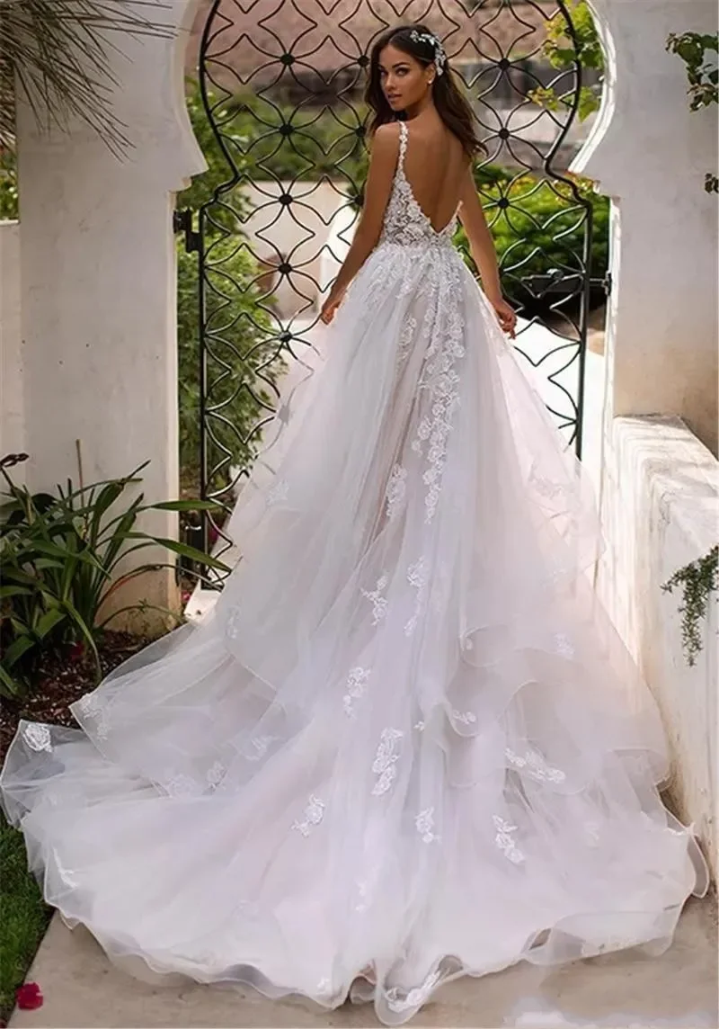 Vintage Open Back Lace A Line Wedding Dresses for Women Spaghetti Straps Tulle Appliques Sweep Train Garden Beach Bridal Gowns