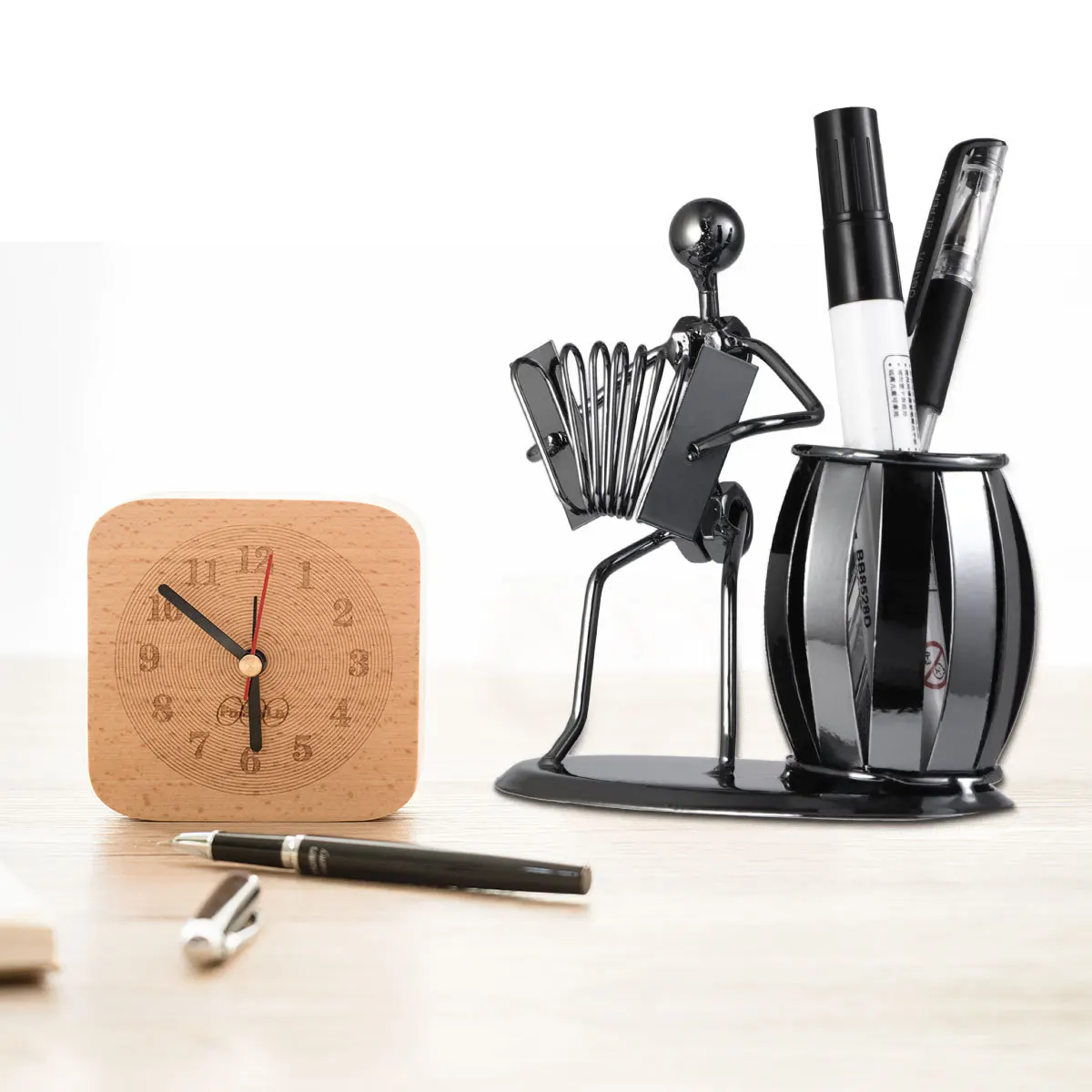 

1Pcs Accordion Iron Pen Holder Creative Desktop Organizer Makeup Brush Holder Pen Container for School Home Office