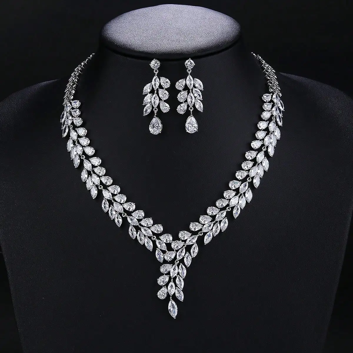 

Luxury Bridal Jewelry Set Gorgeous Water Drop Cubic Zirconia Ladies Party Wedding Necklace And Earrings Set CN10363