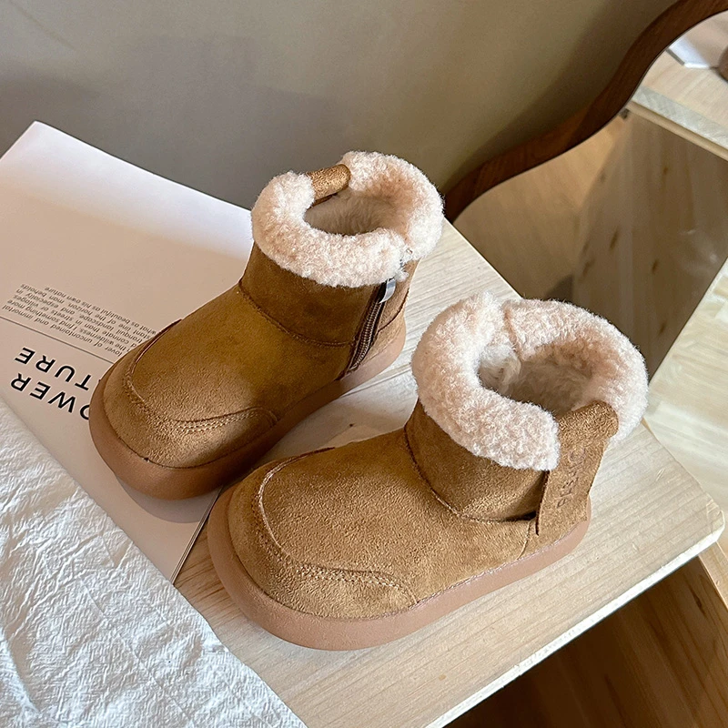 

2025 детские повседневные короткие сапоги для девочек, новая зимняя модная обувь в корейском стиле на мягкой подошве, нескользящая универсальная хлопковая обувь принцессы