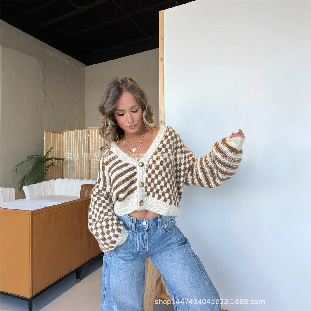 

2025 Autumn Winter New Apricot Brown Inter Color Short V Neck Long Sleeve Cardigan Women Loose Casual Versatile Top