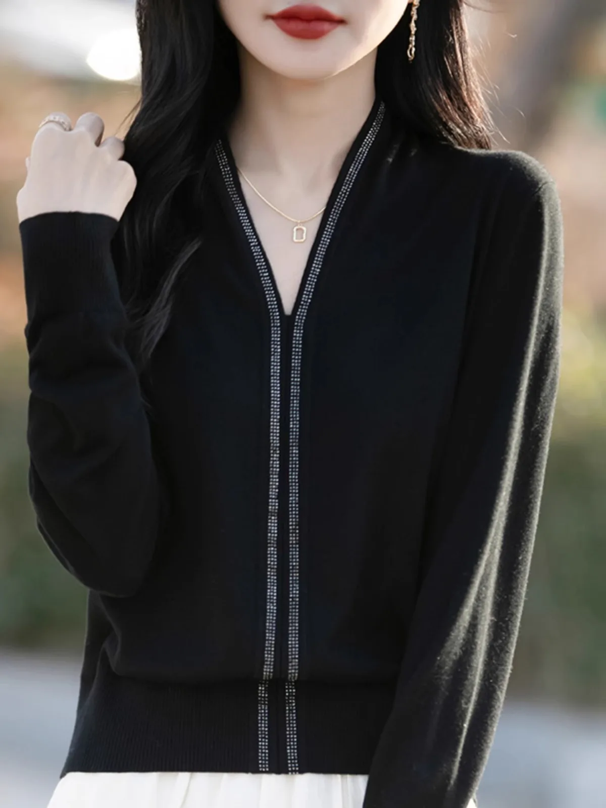 2025年春 高級ダイヤモンド装飾Vネックロングスリーブ レディースゆったりニットベース イルトスリ アウターウェアファッショナブルトップ