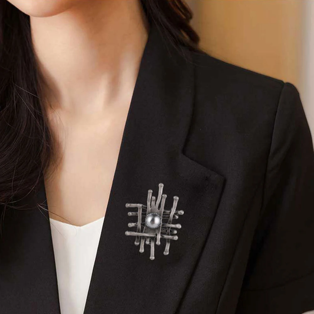 

2pcs Pearl Brooch Zinc Alloy Breastpin for Women Stylish Fashion Accessory Durable Decorative Pin Geometric Shape Gift