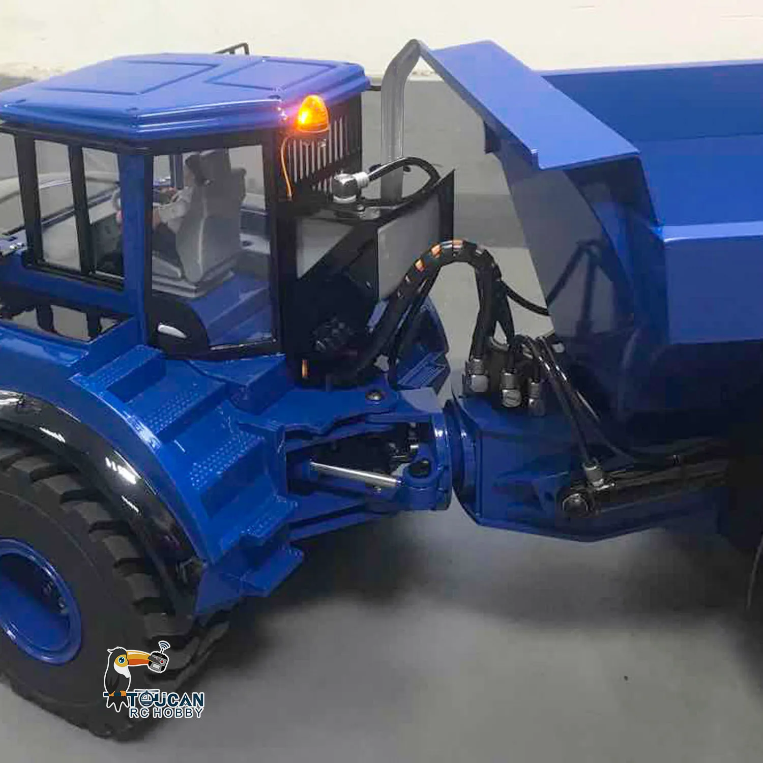 รถบรรทุกจำลอง RTR XDRC ขนาด 1/14 รุ่น A40G แบบขับเคลื่อน 6 ล้อ ทำจากโลหะ สีน้ำเงิน พร้อมระบบไฮดรอลิก ดัมพ์ได้ มีเสียง มีไฟ ควบคุมด้วยวิทยุ ของเล่นมอเตอร์