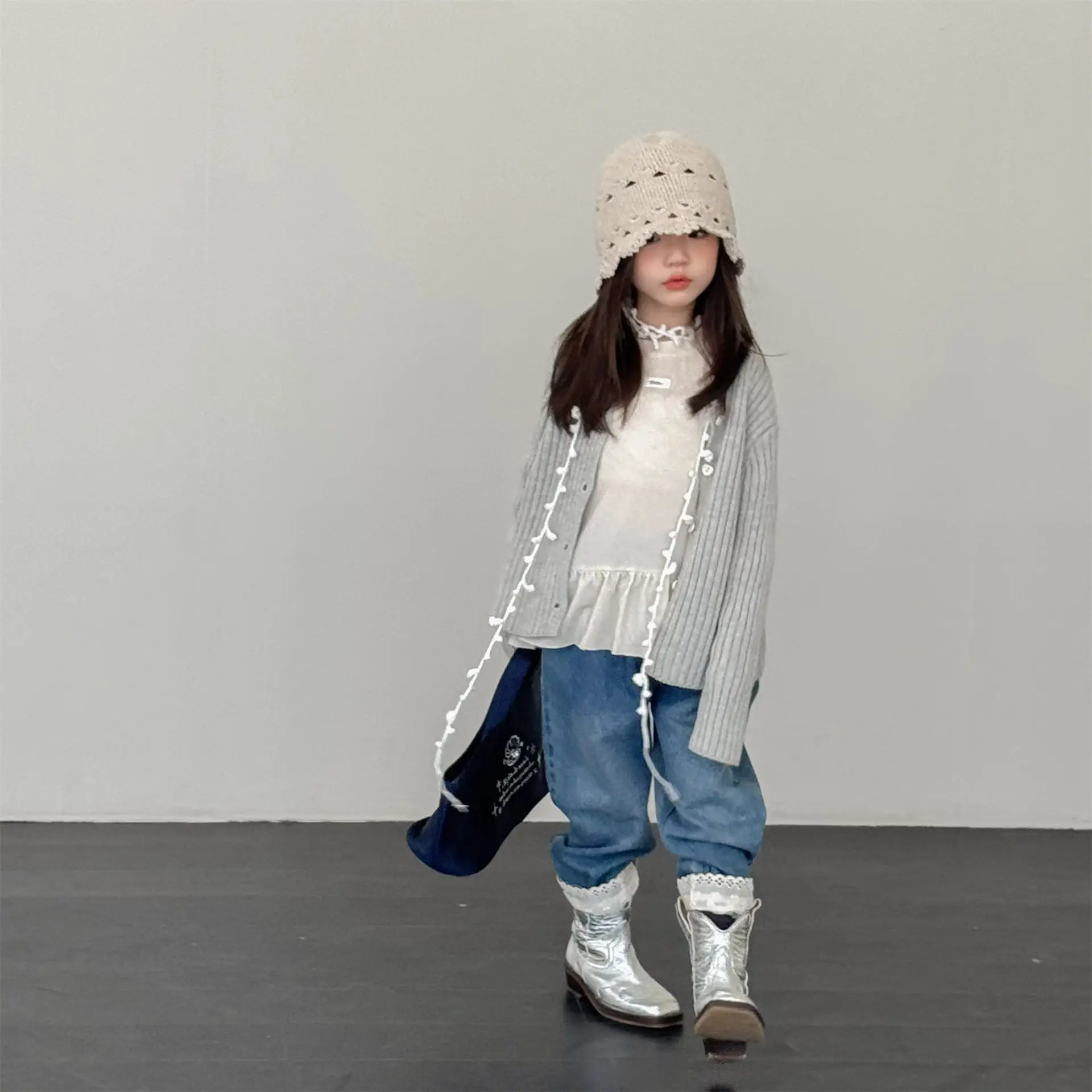 2025 خريف الفتيات الجينز الكورية نمط الدانتيل تقليم الدنيم السراويل طفل سراويل تقليدية طويلة للأطفال 1-8 سنوات لطيف موضة الزي