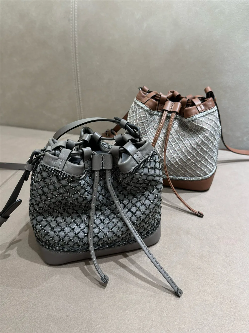 High Quality Women's Versatile Crossbody Bag Female Bucket Tote Bags Heavy-Duty Mesh Bead Chain Design