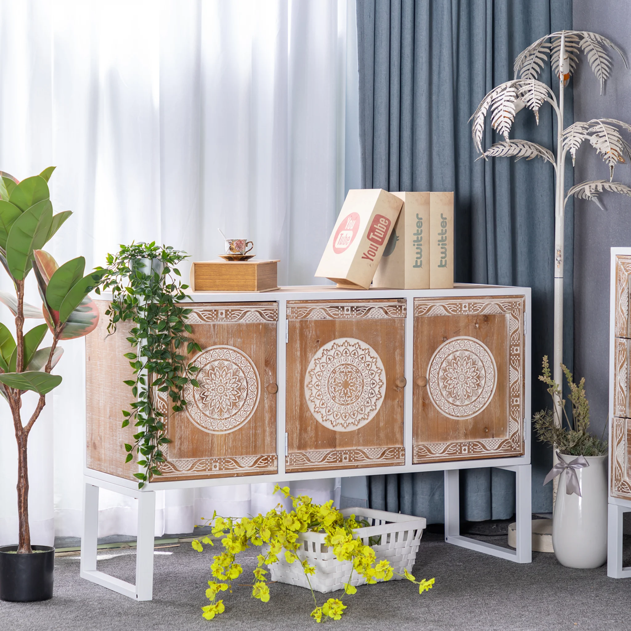 

Резной трехдверный входной шкаф B & B из Юго-Восточной Азии, стена для гостиной, ретро шкаф для сувениров, железный шкаф для прихожей, крыльца