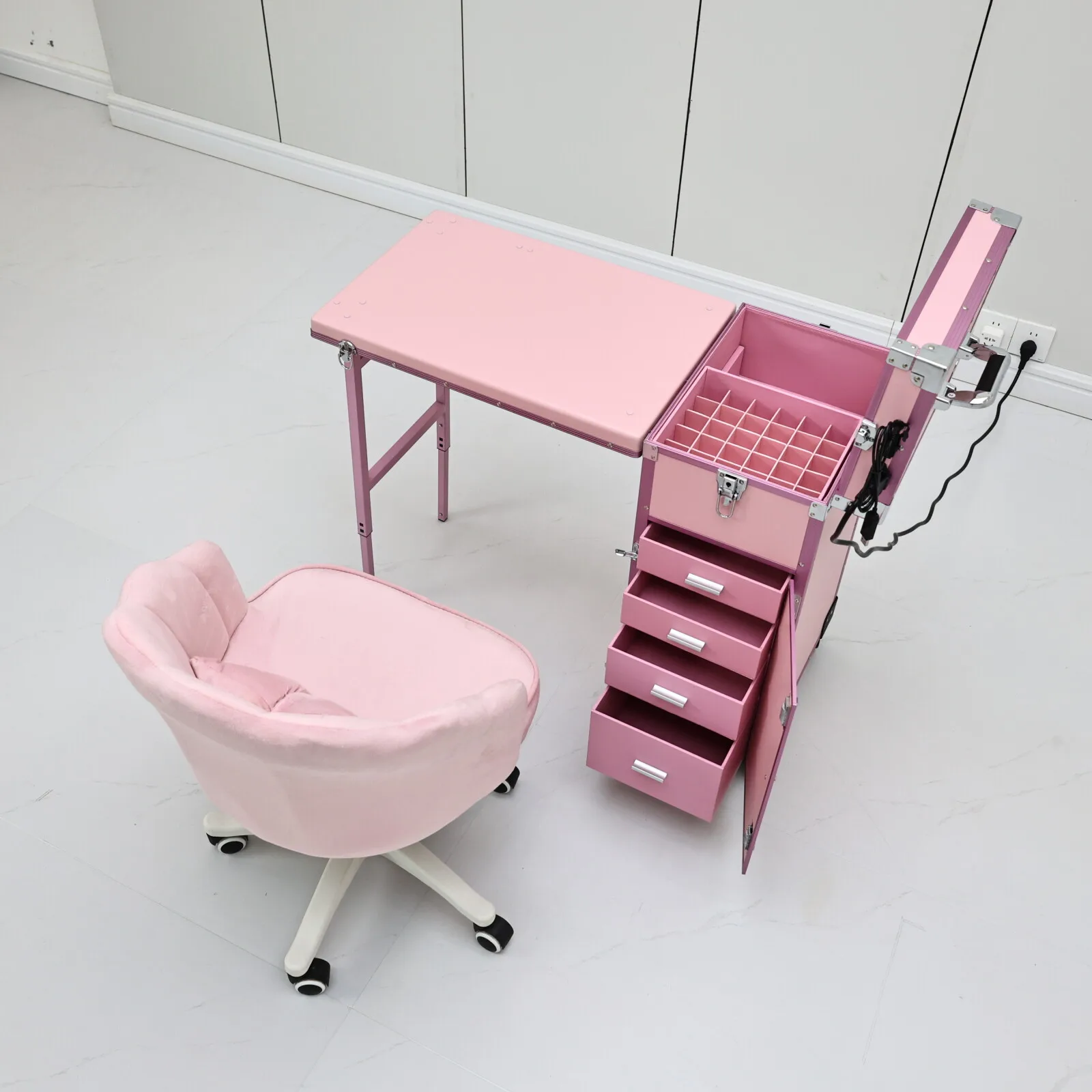 Rosa, tragbarer Manikürtisch mit LED-Spiegel, Schubladen und Rollen, zusammenklappbarer, rollbarer Nagelstudio-Tisch mit Stuhl, Salonmöbel für Nageldesigner. – Detail 4