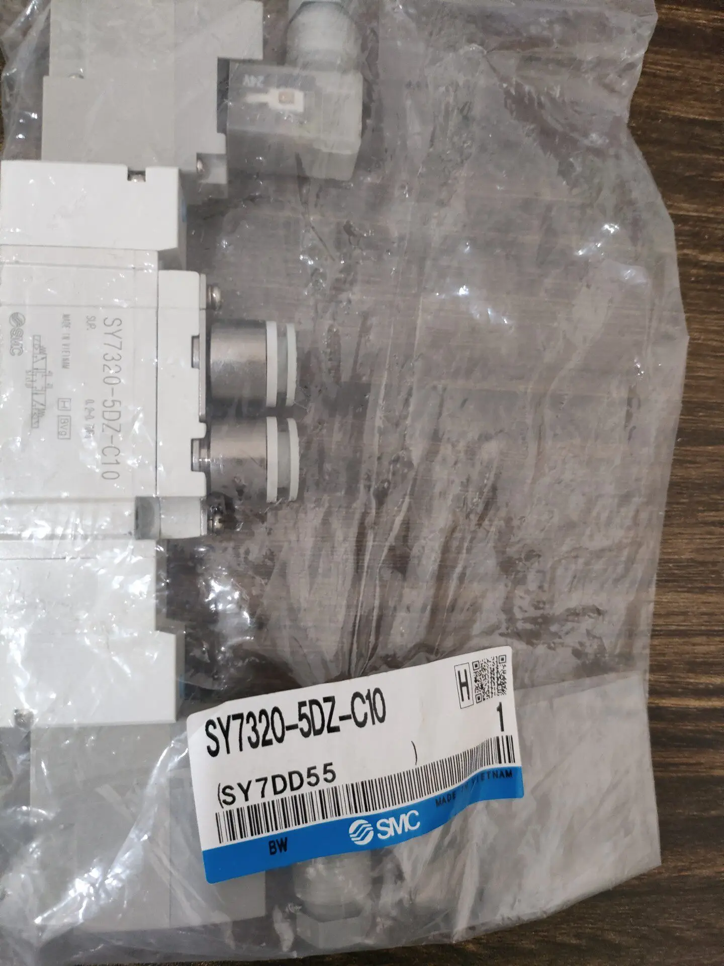 SY7320-5DZ-C10 new original genuine smc solenoid valve