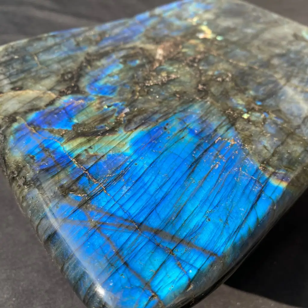 Natural Labradorite Freeform Crystal Healing Stone for Home Decor, Feng Shui & Meditation Energy