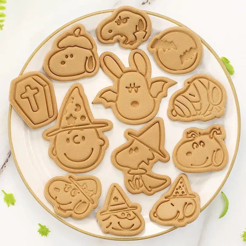 Snoopy Cookies Cutter Set Cartoon Halloween Biscuit Mold Anime Vampire Stamp Kitchen Baking Cute Party Tool DIY Cake Accessories