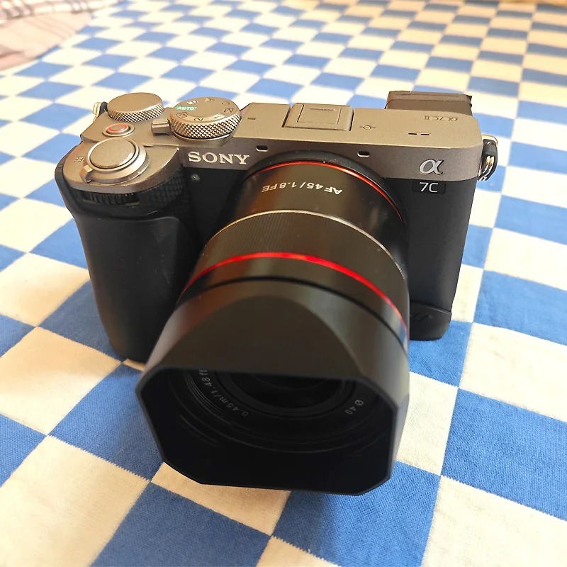 غطاء لين مربع حربة معدنية لهاتف SAMYANG / ROKINON AF45mm F1.8 AF35MM F2.8 FE يأتي مع غطاء معدني