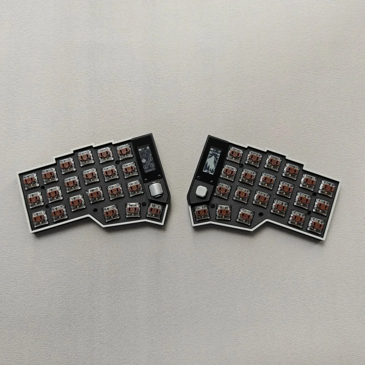 Corne Split Keyboard Kit Low Profile Bluetooth Dual-Mode Wireless Keyboard RGB Hot Swap Nice!View Screen ZMK Solution Kaih V1 V2