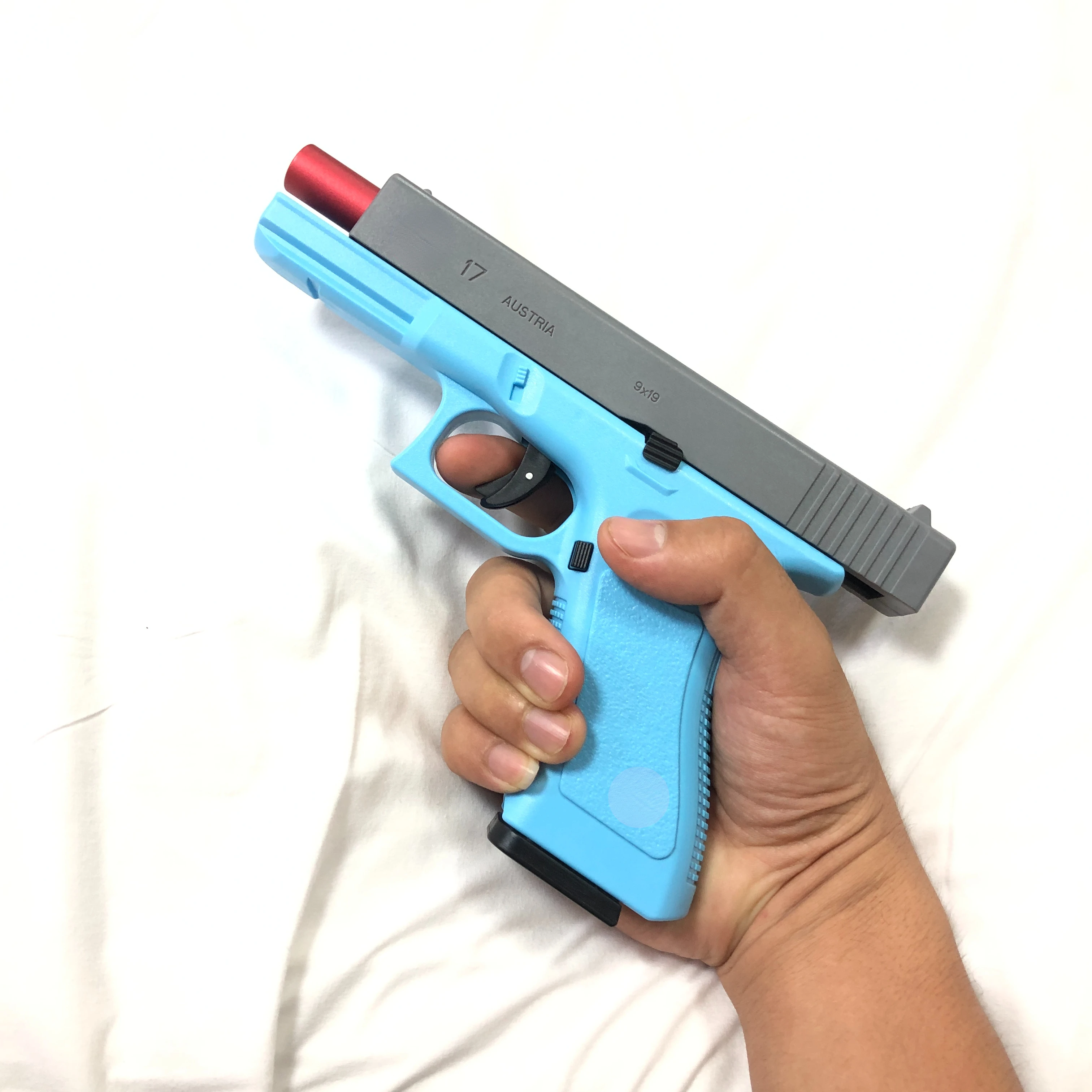 Dual-Mode ปืนของเล่น G17 เลเซอร์รุ่นอัตโนมัติยิงหัวไชเท้าปืน SHELL Ejection Soft Bullet ปืนพก CS อาวุธสําหรับเด็ก
