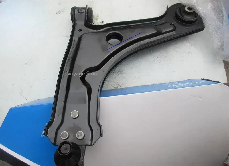 Suitable for Buick new and old Excelle HRV lower bracket lower swing arm old Regal Lacross GL8 FirstLand Excelle triangle arm