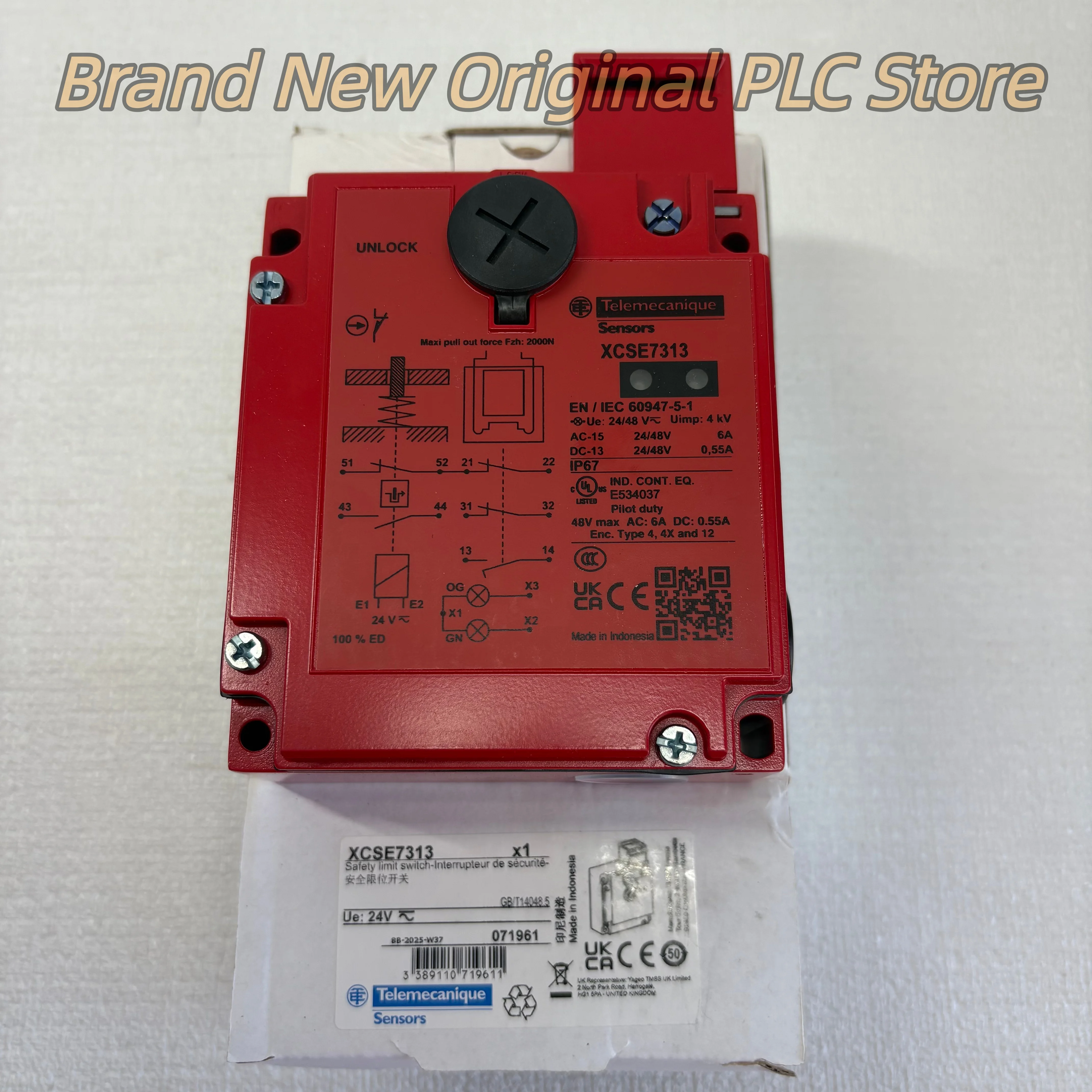 

New original XCSE7313 safety door latch