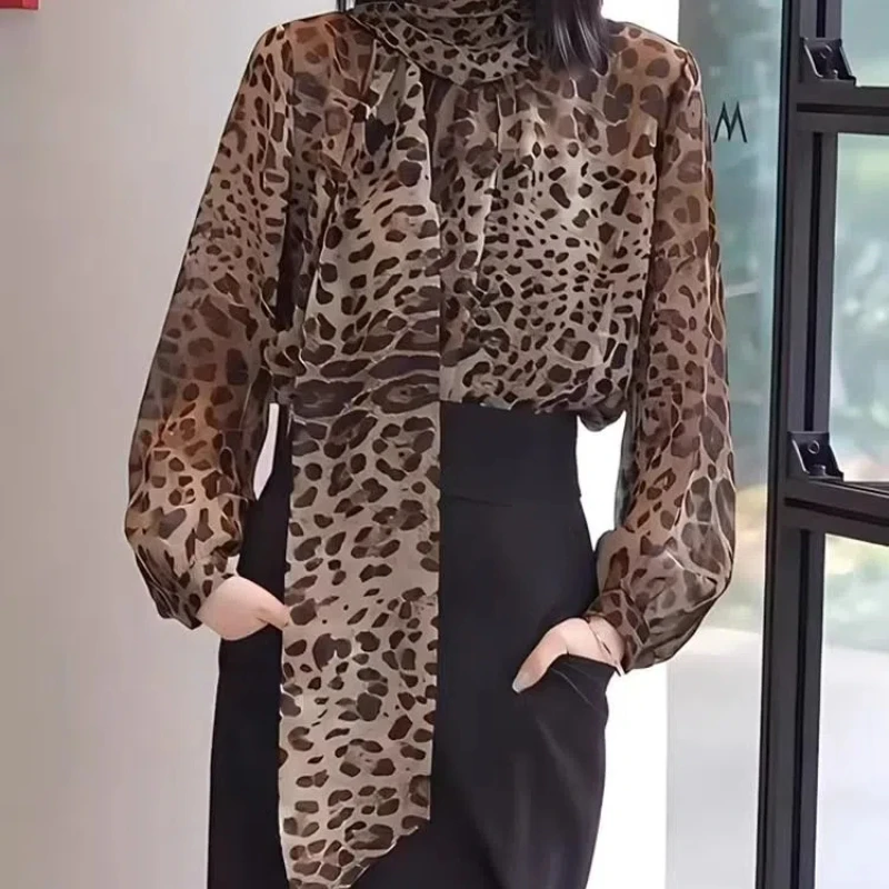 Fashion Temperament Leopard Print Ribbon Shirt for Women in Early Autumn 2024 Slim and Versatile for Commuting Long Sleeved