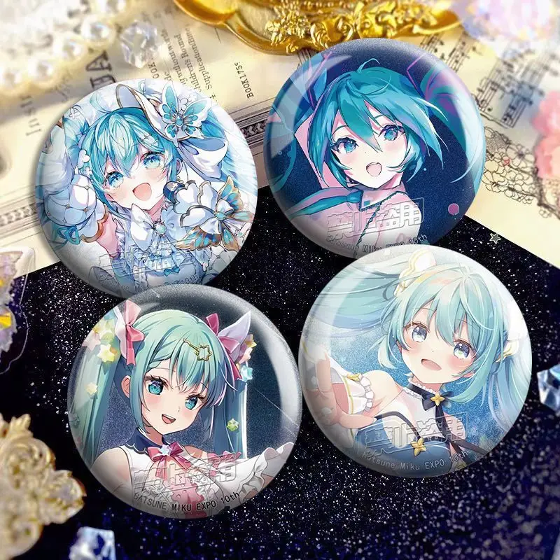 novo-broche-hatsune-miku-acessorio-de-anime-exquisito-com-duplo-brilho-broche-bidimensional-acessorios-fofos-presente-de-feriado