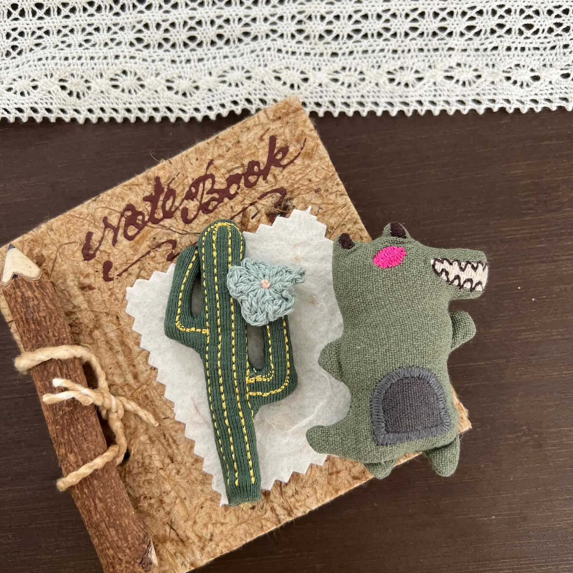 

New Popular Cartoon Creative Crocodile Cactus Stuffed 3D Doll Fabric Brooch for DIY Shoes Socks Bag Decoration Accessory