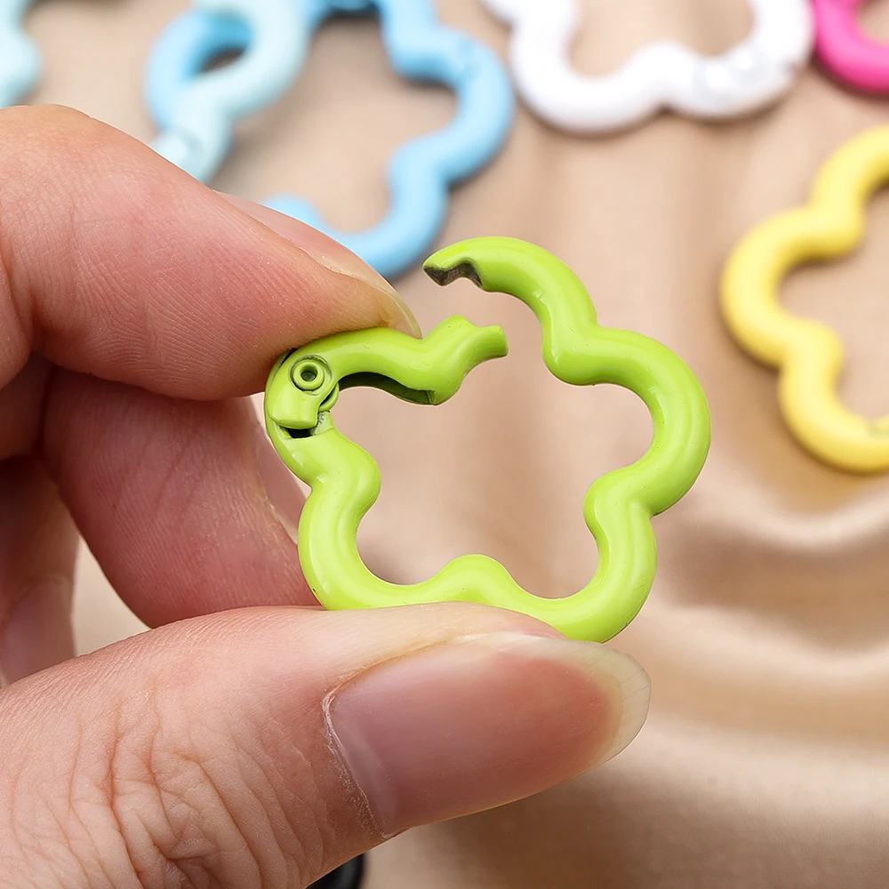 5/10pcs Colorful Flower-shaped Alloy Carabiner Rings Keychain Clip Spring Hook Hanging Buckle For DIY Jewelry Making Accessories view 3