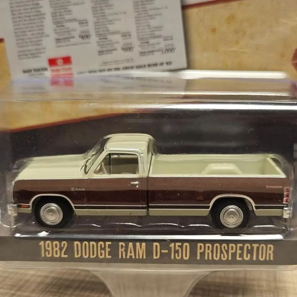 

1:64 Retro Advertising Car Series 8-1982 Dodge Ram D-150 Explorer 39110-D Advanced Car Model Collectibles