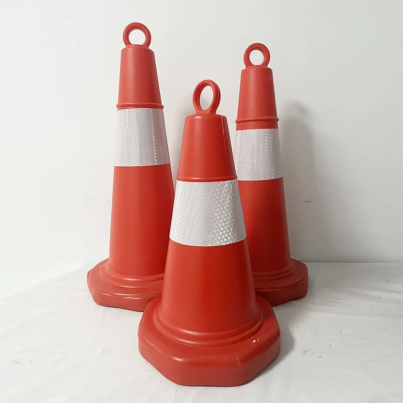 Red And White Warning Handheld Road Cone With Reflective Tape And Sand Tube Red Plastic Lifting Ring Cone 73cm High Hot Selling