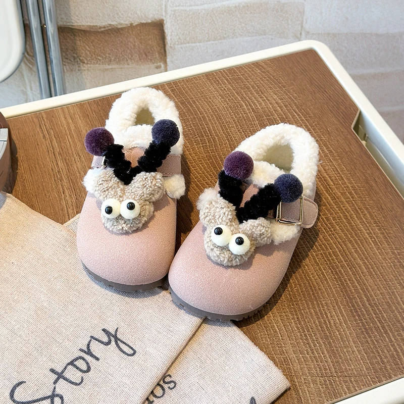 Sepatu Anak Perempuan 2025 Sepatu Kulit Berlapis Kapas Hangat Musim Dingin Sepatu Kasual untuk Pesta Sepatu Fashion Sol Lembut Loafers sepatu anak perempuan