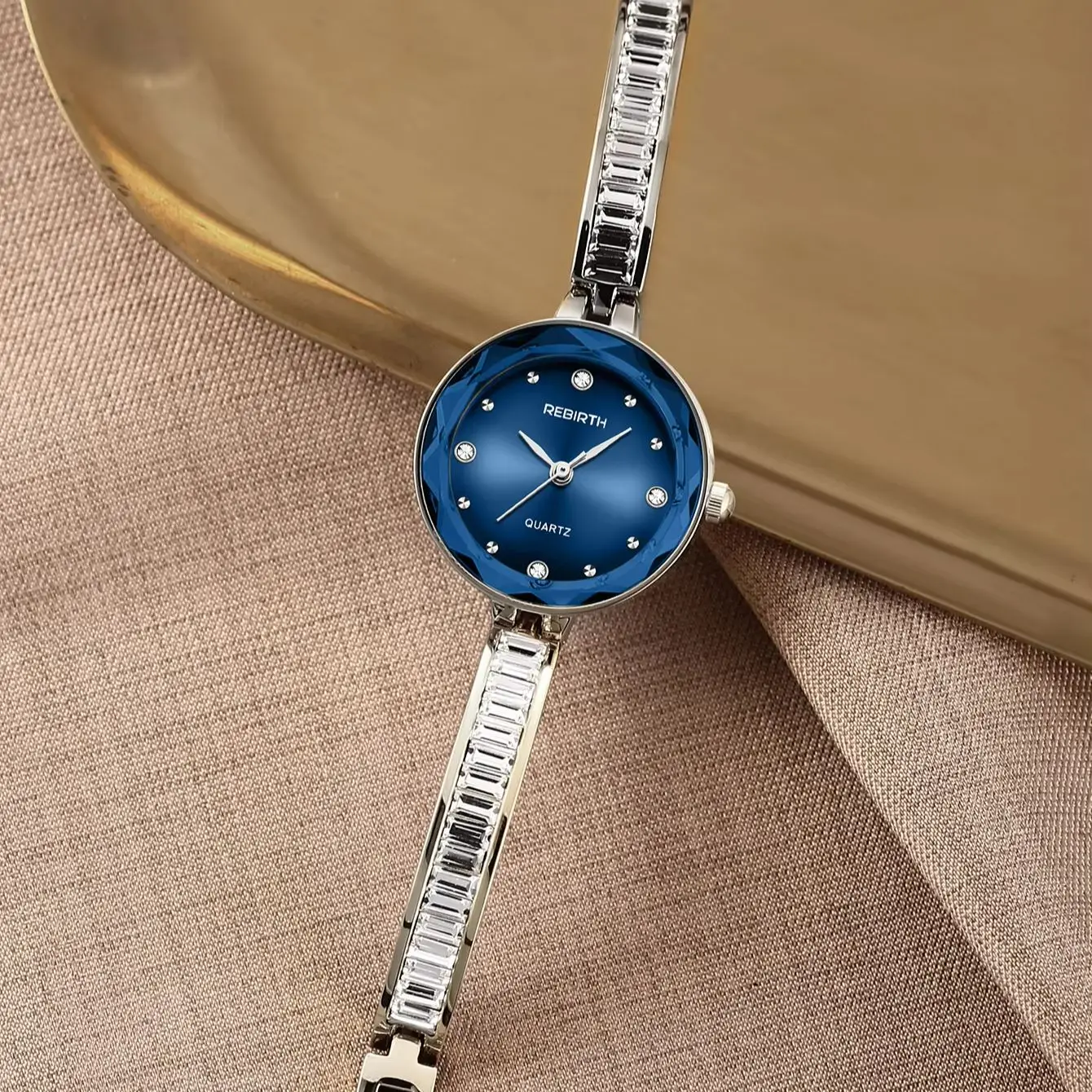 Light Luxury Cut Blue Glass Dial Women's Quartz Watch, Full Diamond-Studded Steel Band, Niche Exquisite Small Round Dial Women's Wristwatch view 3