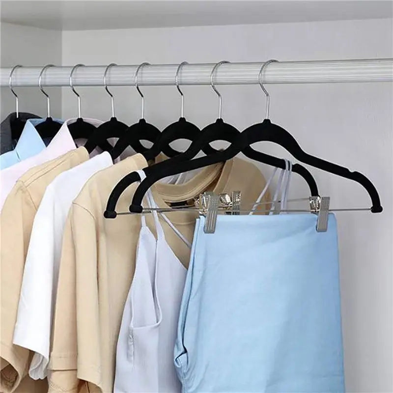 FLYY-30er-Pack Kleiderbügel mit Clips, schwarze Samtbügel für Röcke und Kleidung, Hosenbügel, ultradünn, rutschfest – Detail 2