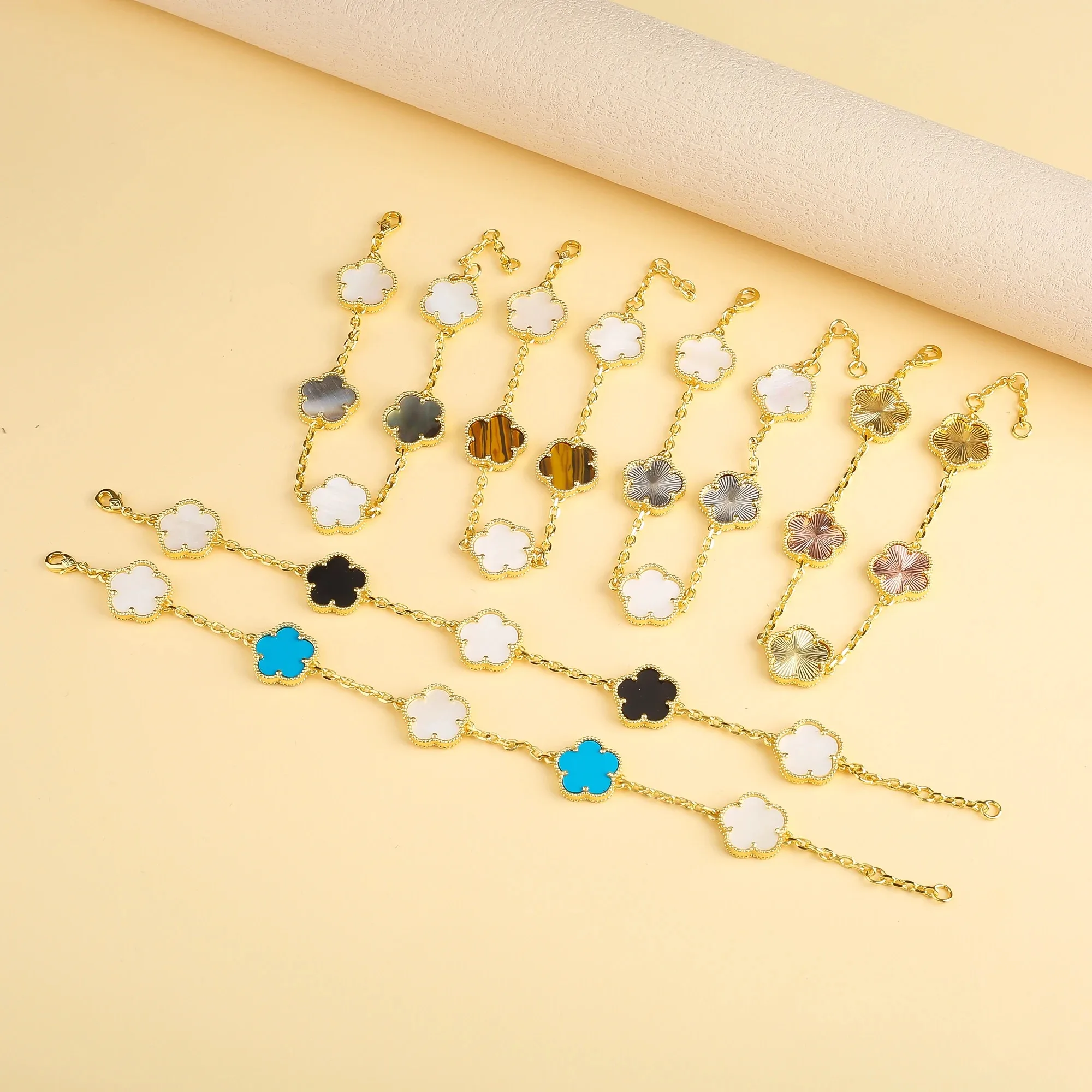 

INS Classic Hot 15mm natural stone five-leaf flower bracelet Double-sided flower fashion All-in-one women's jewelry Shamrock