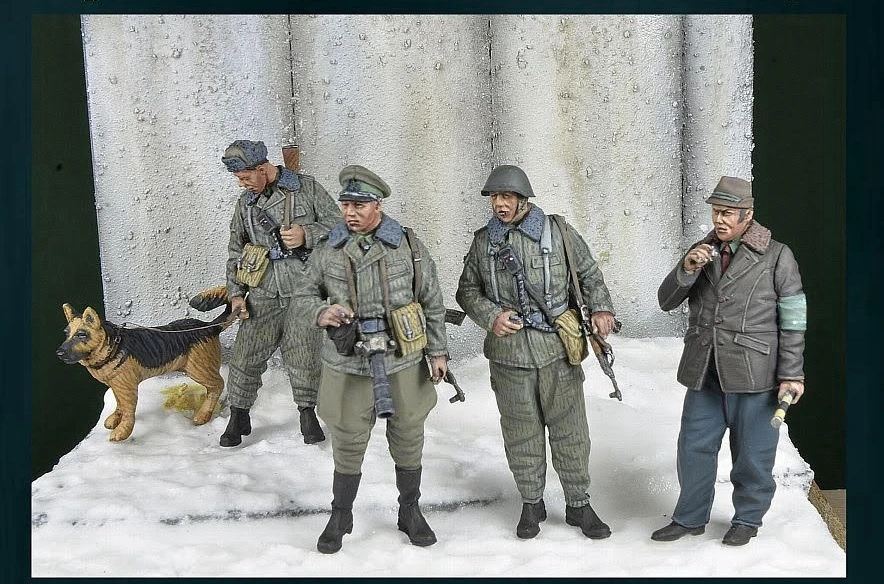 

Модель в resina 1/35 фигурка GK ,4 фигурки, комплект без сборки и без verniciato