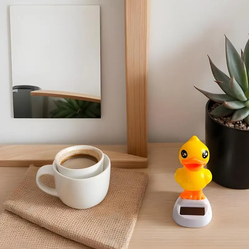 Pato amarelo painel do carro decoração solar pato amarelo adorável estatuetas animais brinquedo traço boneca para paisagem acessórios jardim