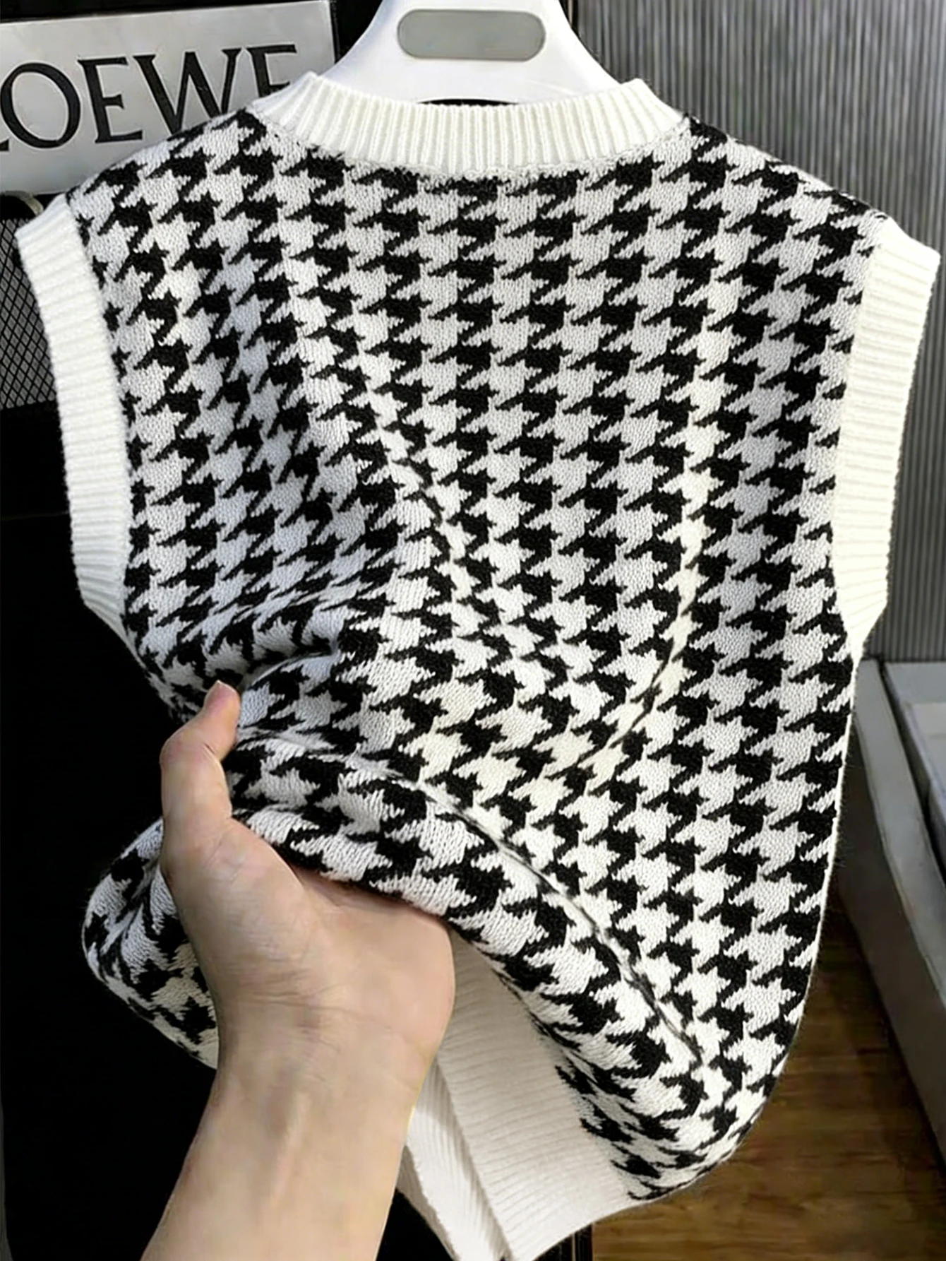Men Vintage Houndstooth Knit Waistcoat V Neck Sleeveless Sweater Loose Streetwear Knit Top S‑XL