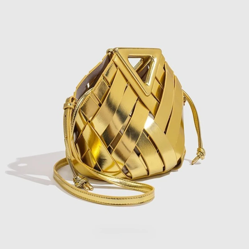 Vegetable Basket Hollow Bucket Messenger Bag Woven Women' Bag Fashion Internet Celebrity Triangle Diagonal Span 2026 New Handbag