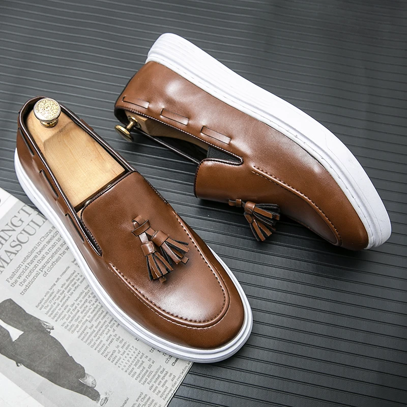 

Retro Brown Tassel Loafers Man Moccasins Comfortable Round Head Men's Leather Shoe Casual Flat Social Shoe Male chaussure hommes