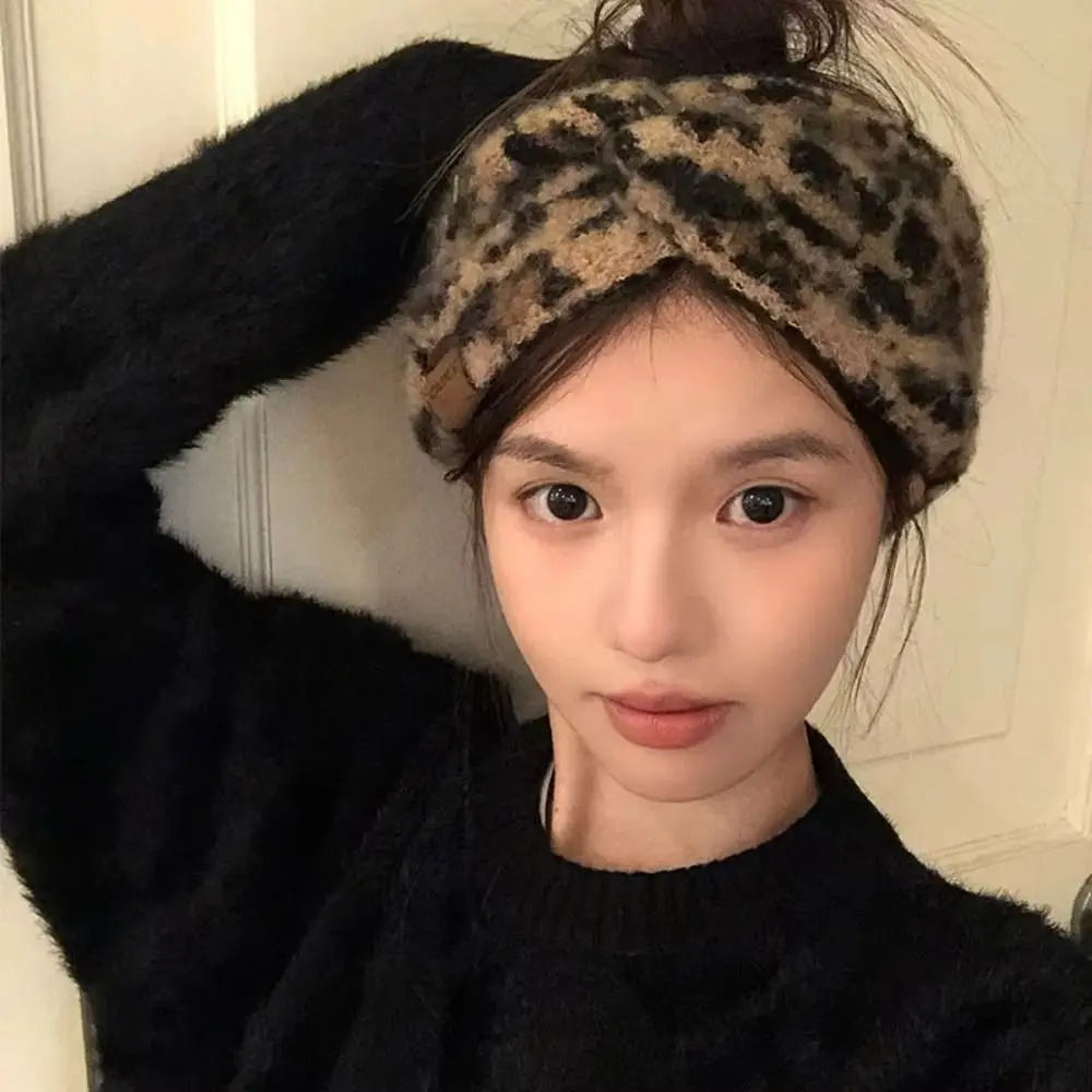 

Wide Edge Leopard Print Headband Soft Chunky Knit Turban Headwrap Thick Warm Adjustable Cross Headband Retro Style