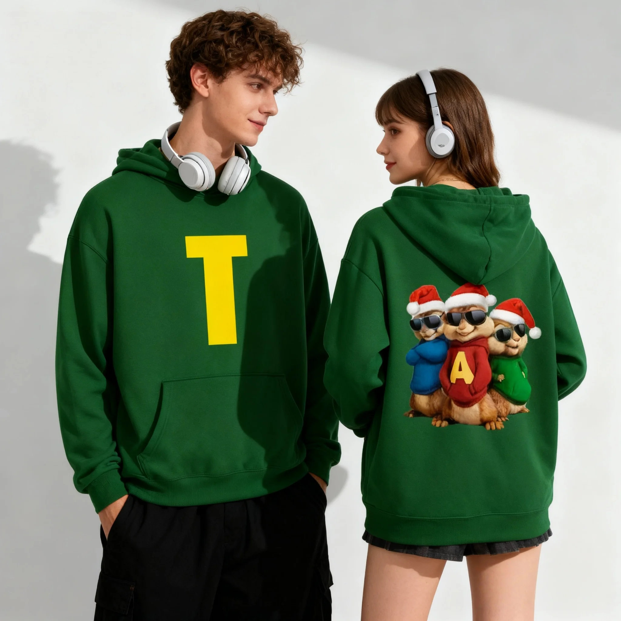 

Самые популярные осенние и зимние толстовки с героями мультфильмов «Элвин и бурундук», большие женские и мужские детские толстовки.