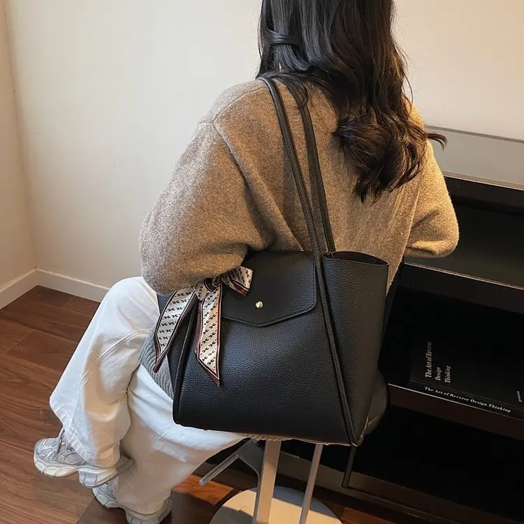 

2025 Autumn Winter Vintage Tote Bag, Spacious Shoulder Purse for Women, Casual Commuter Crossbody, Versatile Day to Night Bag